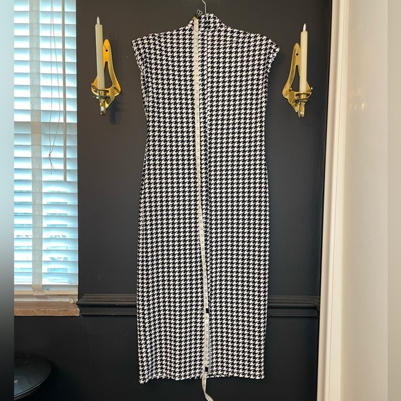 Houndstooth Bodycon Split Hem Dress - Picture 7 of 10